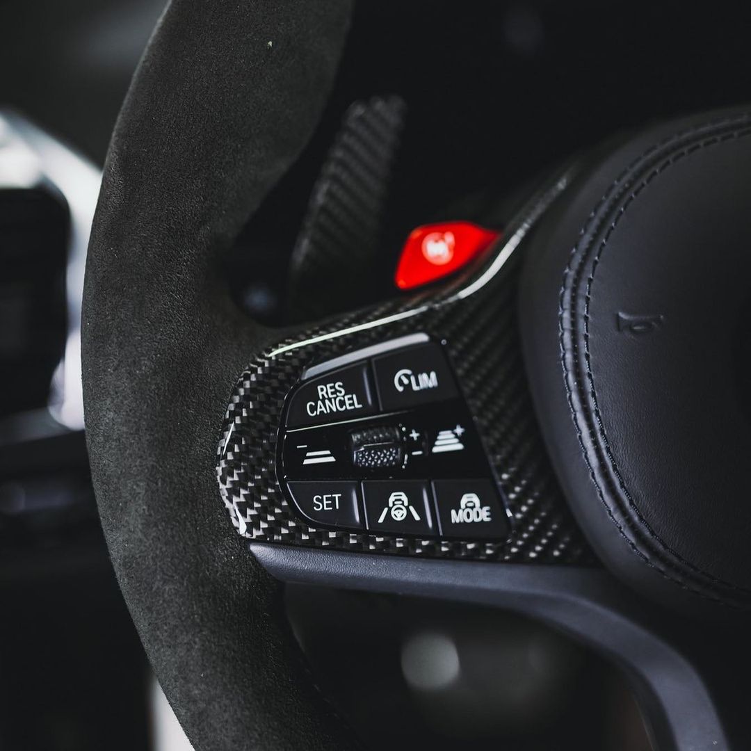 Детали интерьера и рулевое колесо для BMW M8_1