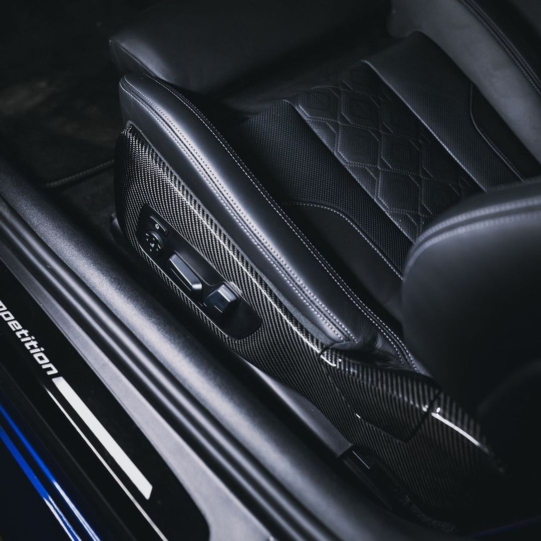 Детали интерьера и рулевое колесо для BMW M8_1